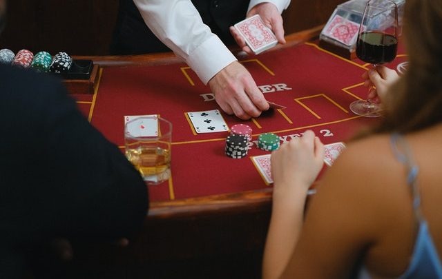 Attracting Customers with Hot Live Dealers: